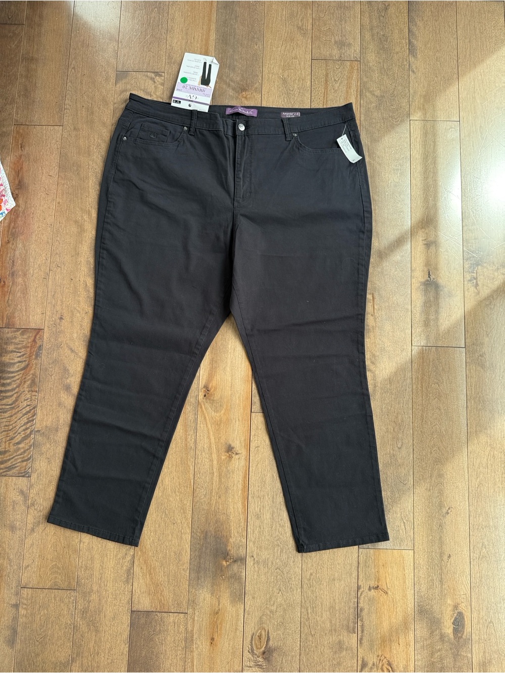 Gloria Vanderbilt Amanda 2.0  Slim leg classic rise Straight Black Jeans 24W NWT